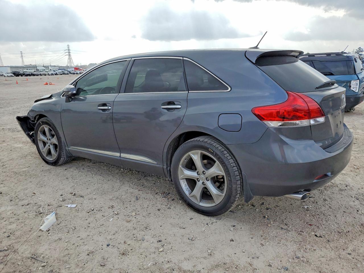 2013 Toyota Venza Limited - Image 2
