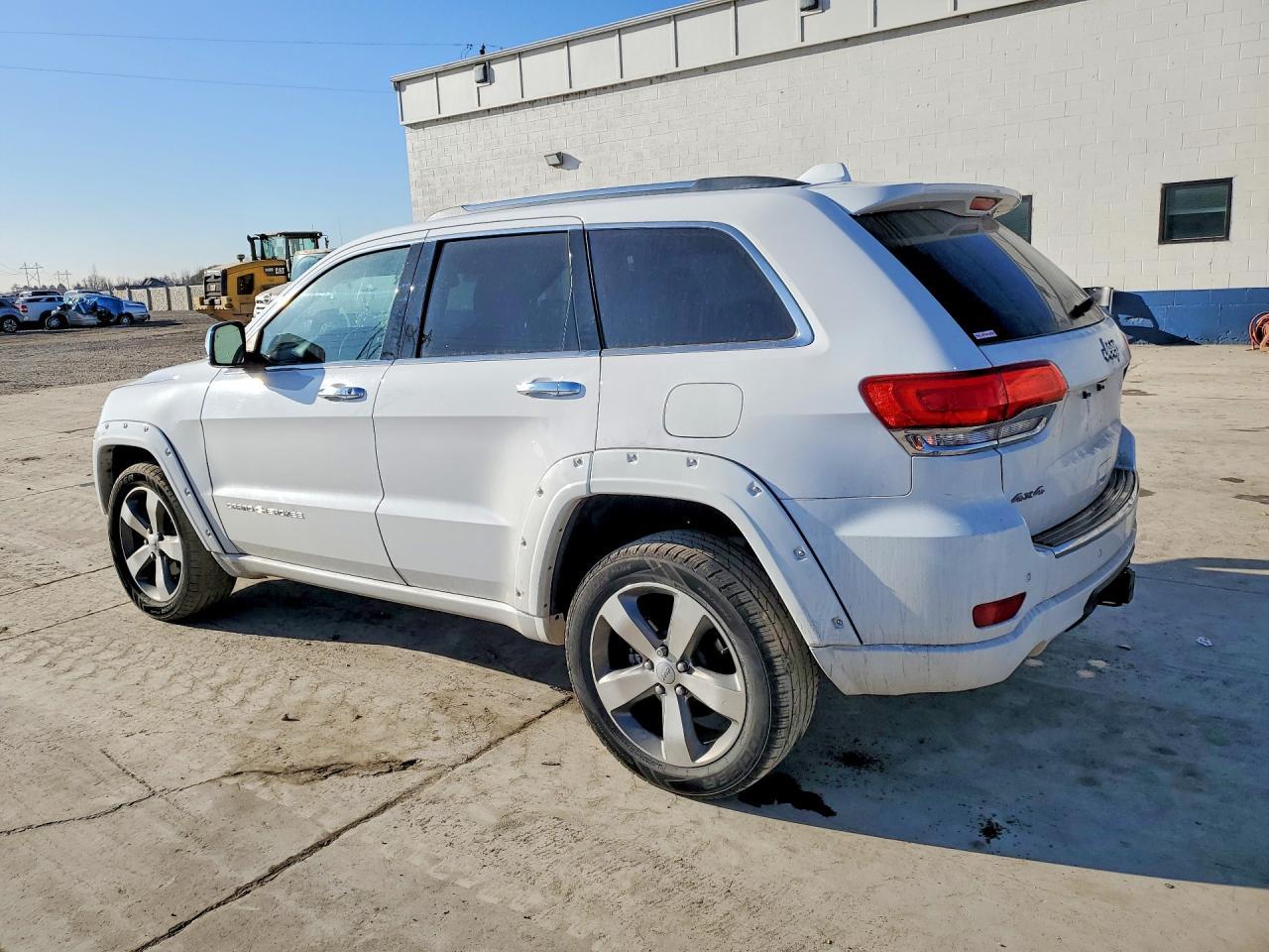 2015 Jeep Grand Cherokee Overland - Image 2
