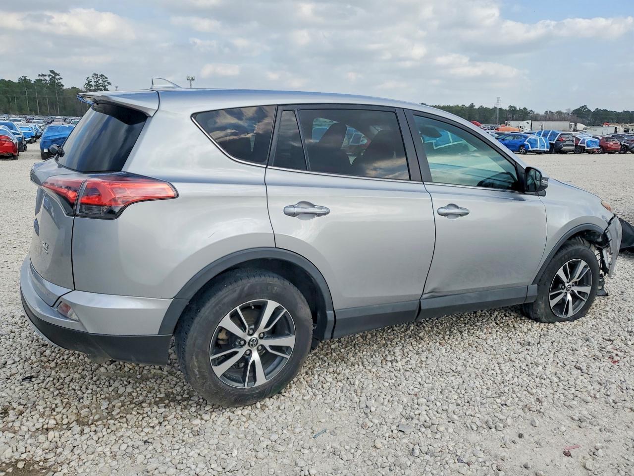 2018 Toyota Rav4 Xle - Фото 3