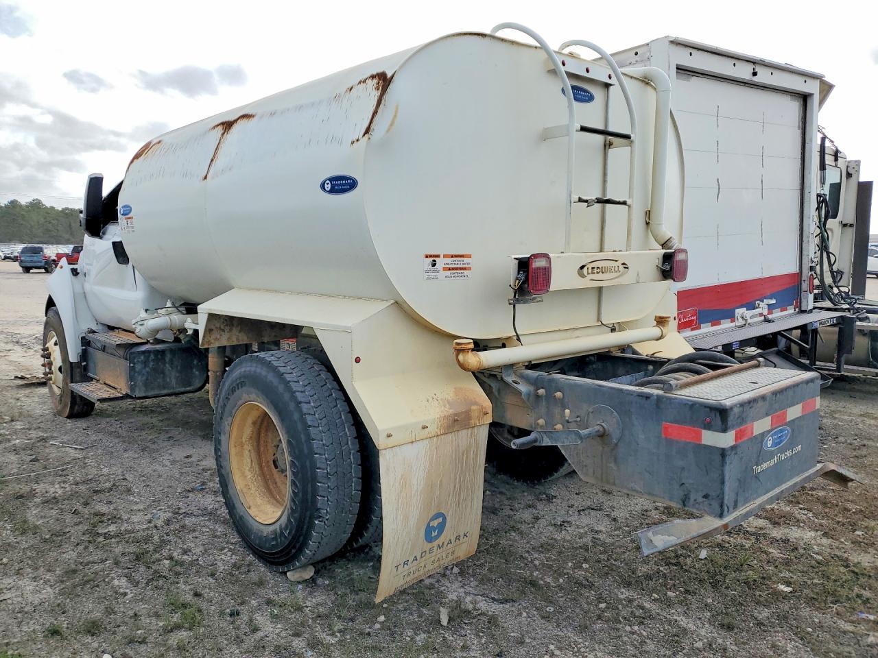 2024 Ford F750 Super Duty Water Truck - Image 2