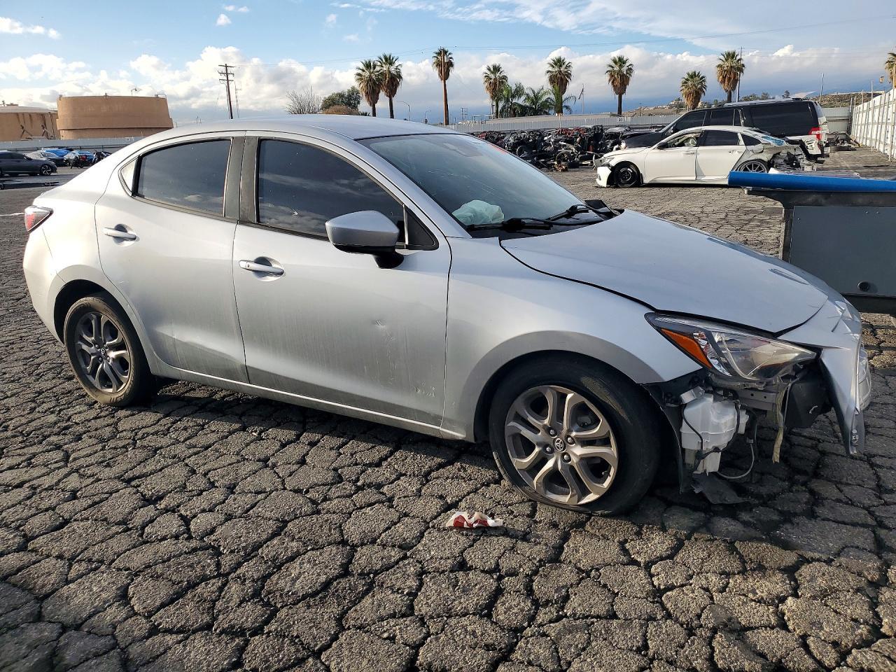 2019 Toyota Yaris L - Фото 4