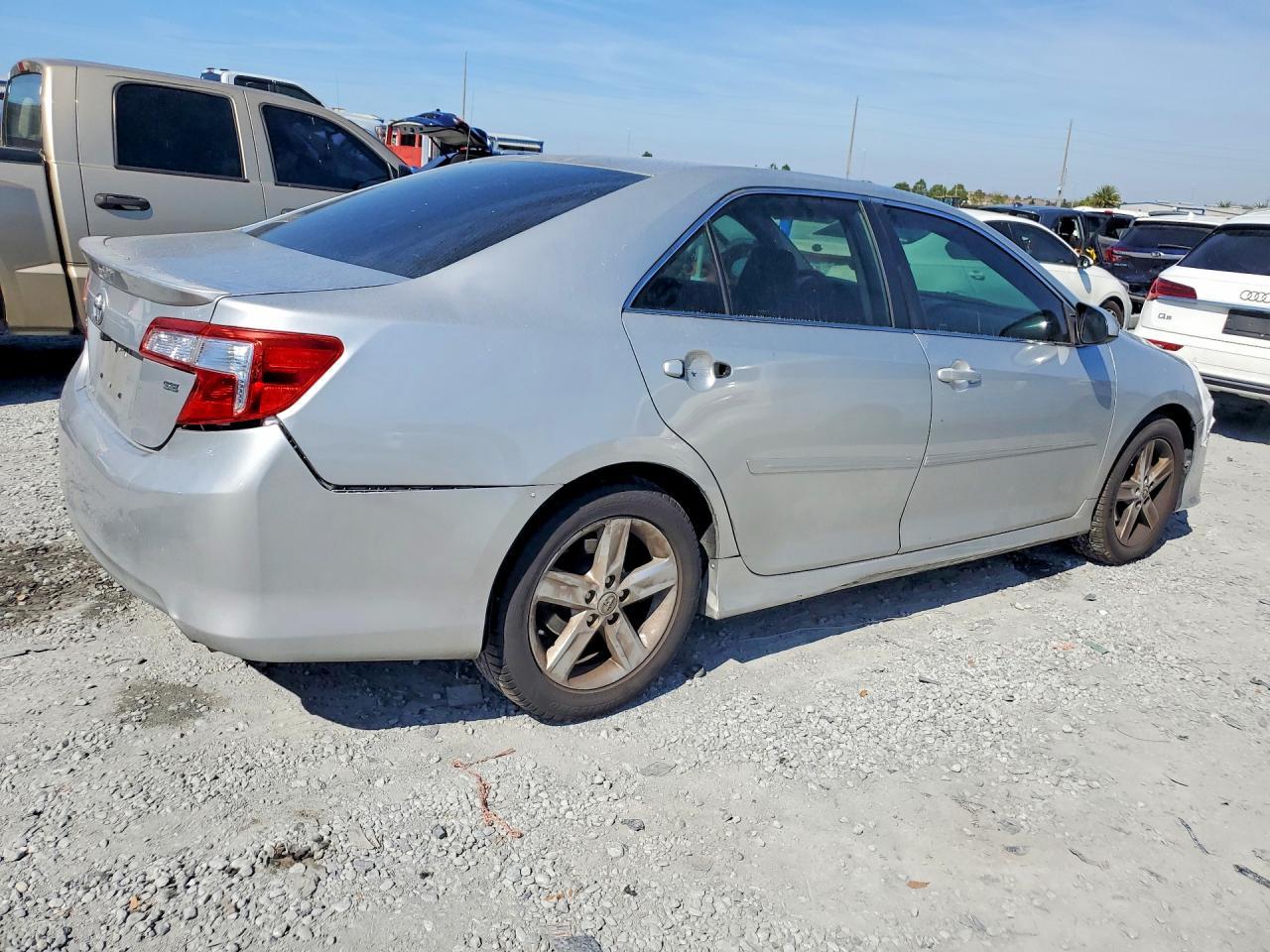 2013 Toyota Camry Se - Фото 3