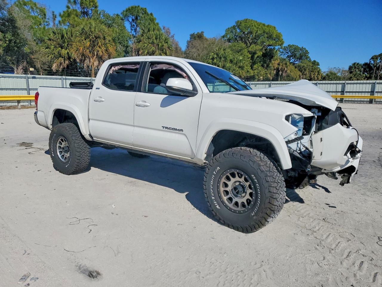 2021 Toyota Tacoma Double Cab - Image 4