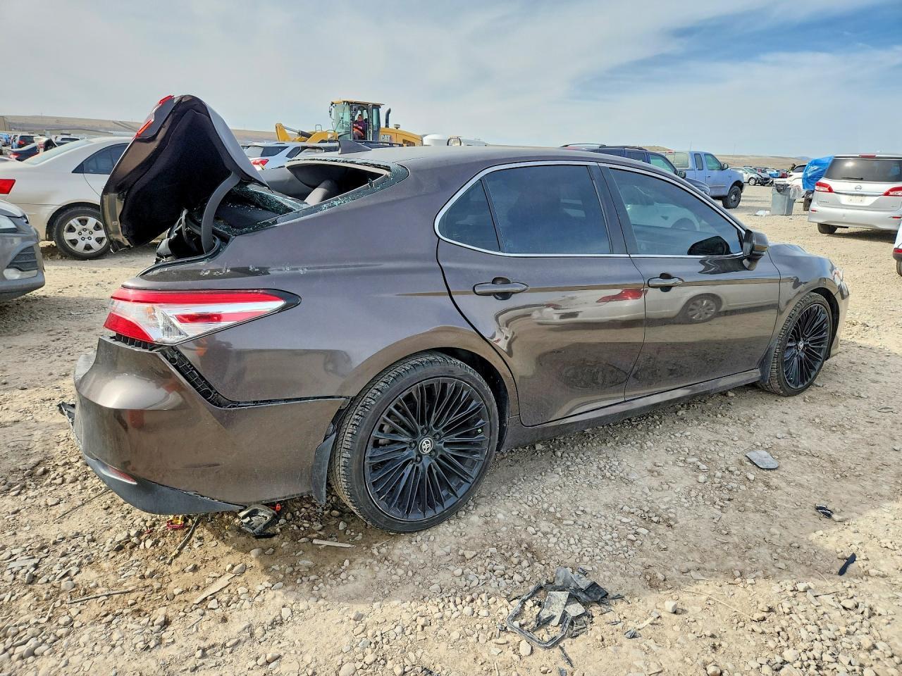 2019 Toyota Camry Le - Фото 3