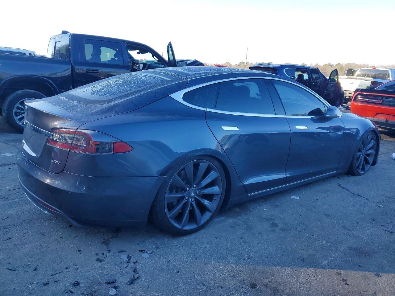 2016 Tesla Model S - Image 3