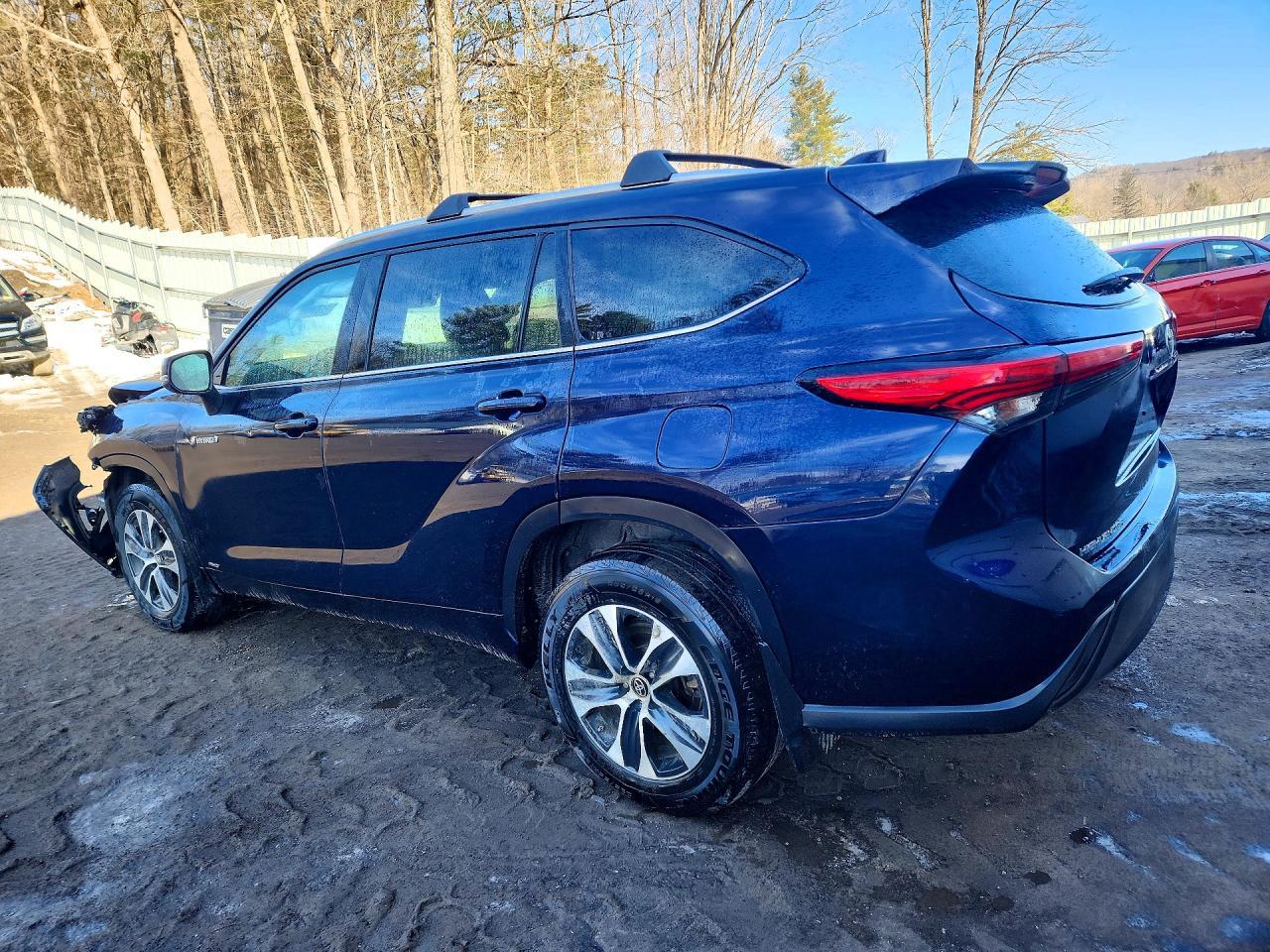 2021 Toyota Highlander Hybrid Xle - Image 2