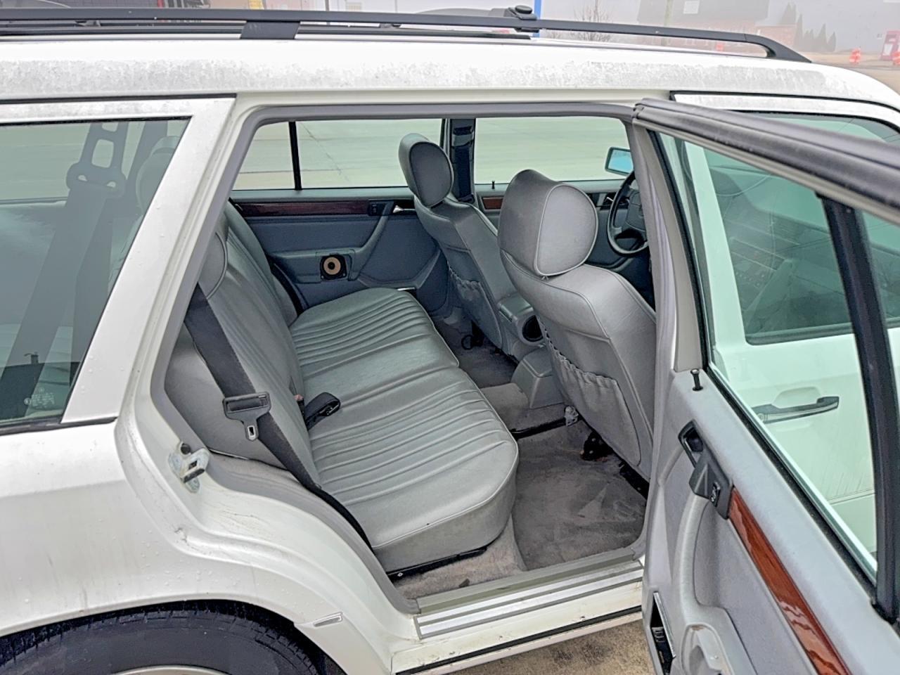 1995 Mercedes-Benz E 320 - Image 6