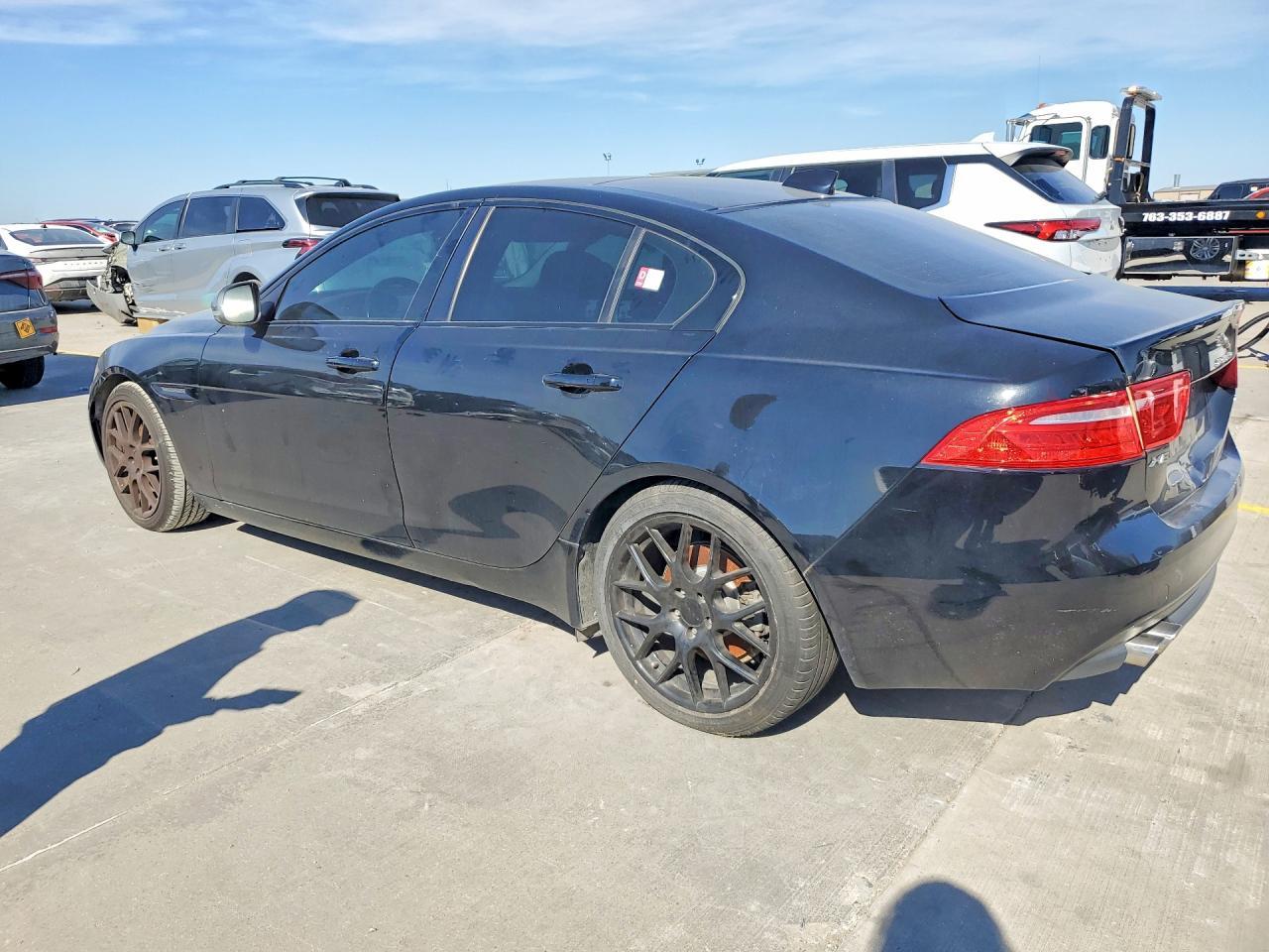 2017 Jaguar Xe - Фото 2