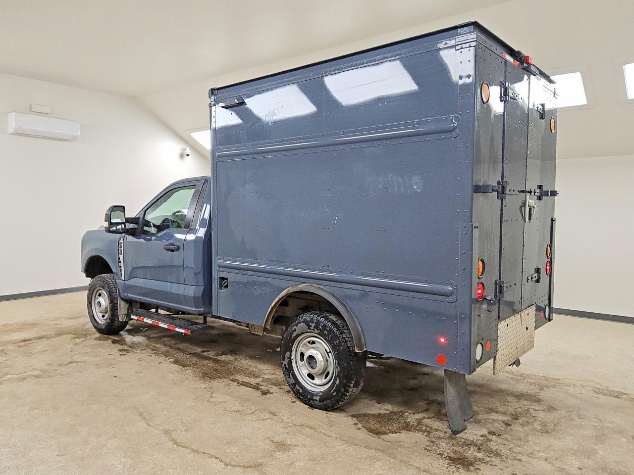 2024 Ford F250 Super - Фото 2