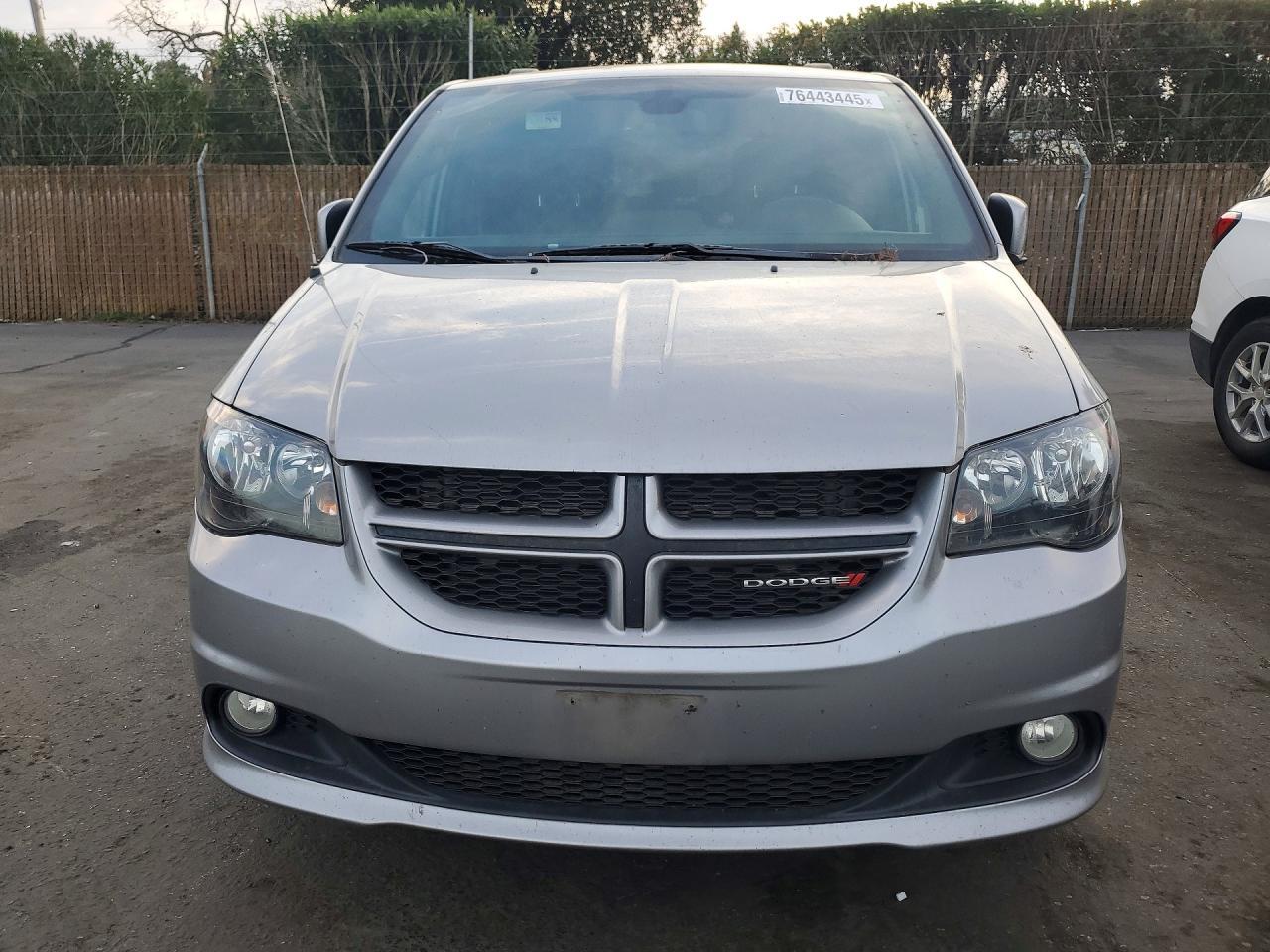2019 Dodge Grand Caravan Gt - Image 5