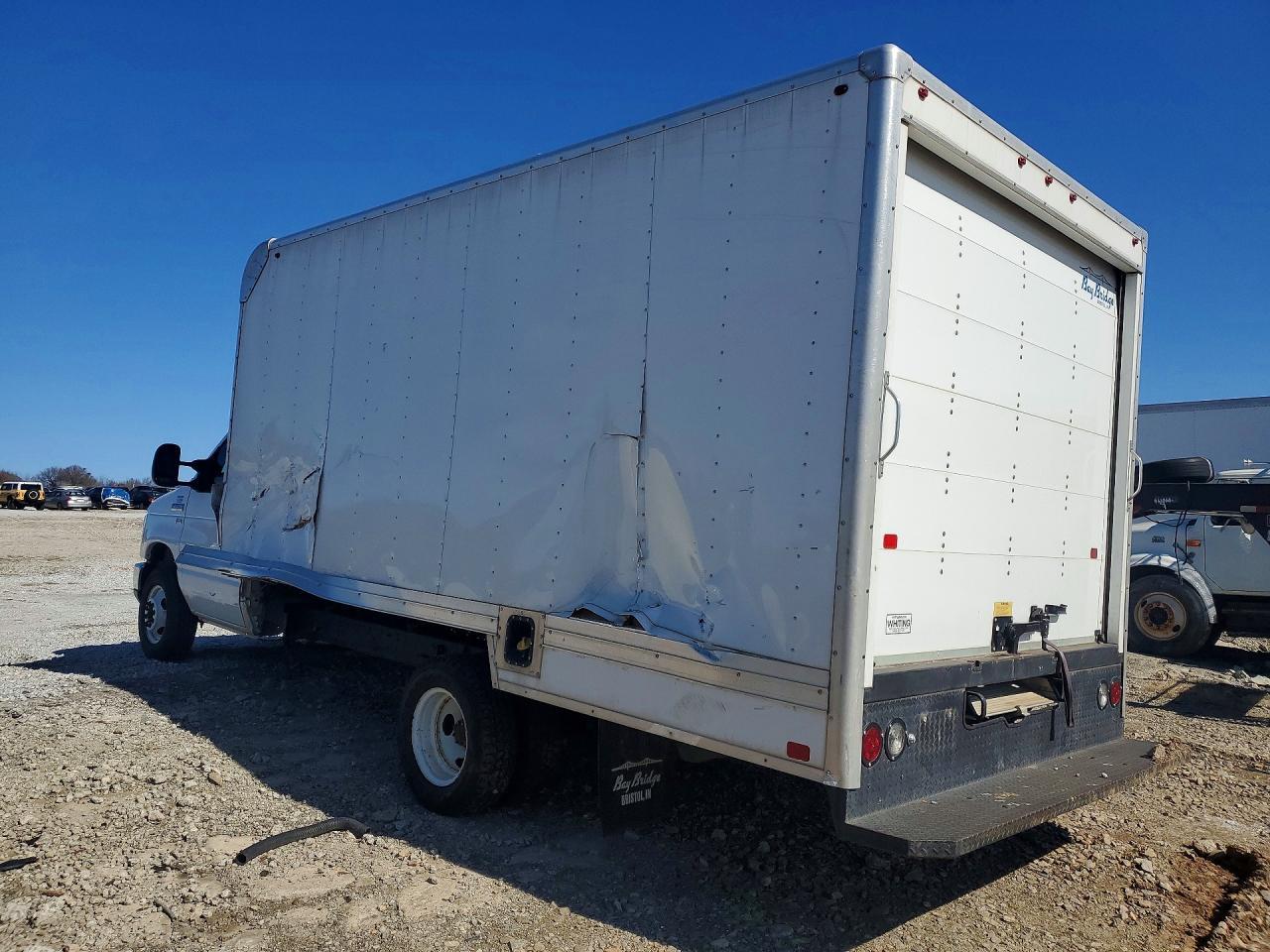 2017 Ford E350 Super Duty Box Truck - Фото 2