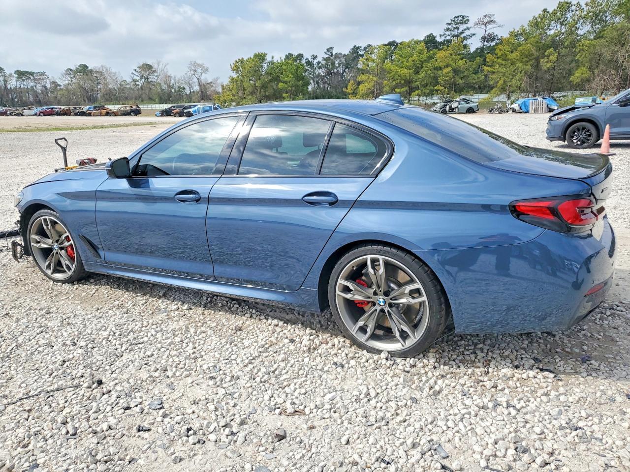 2023 BMW M550Xi - Фото 2