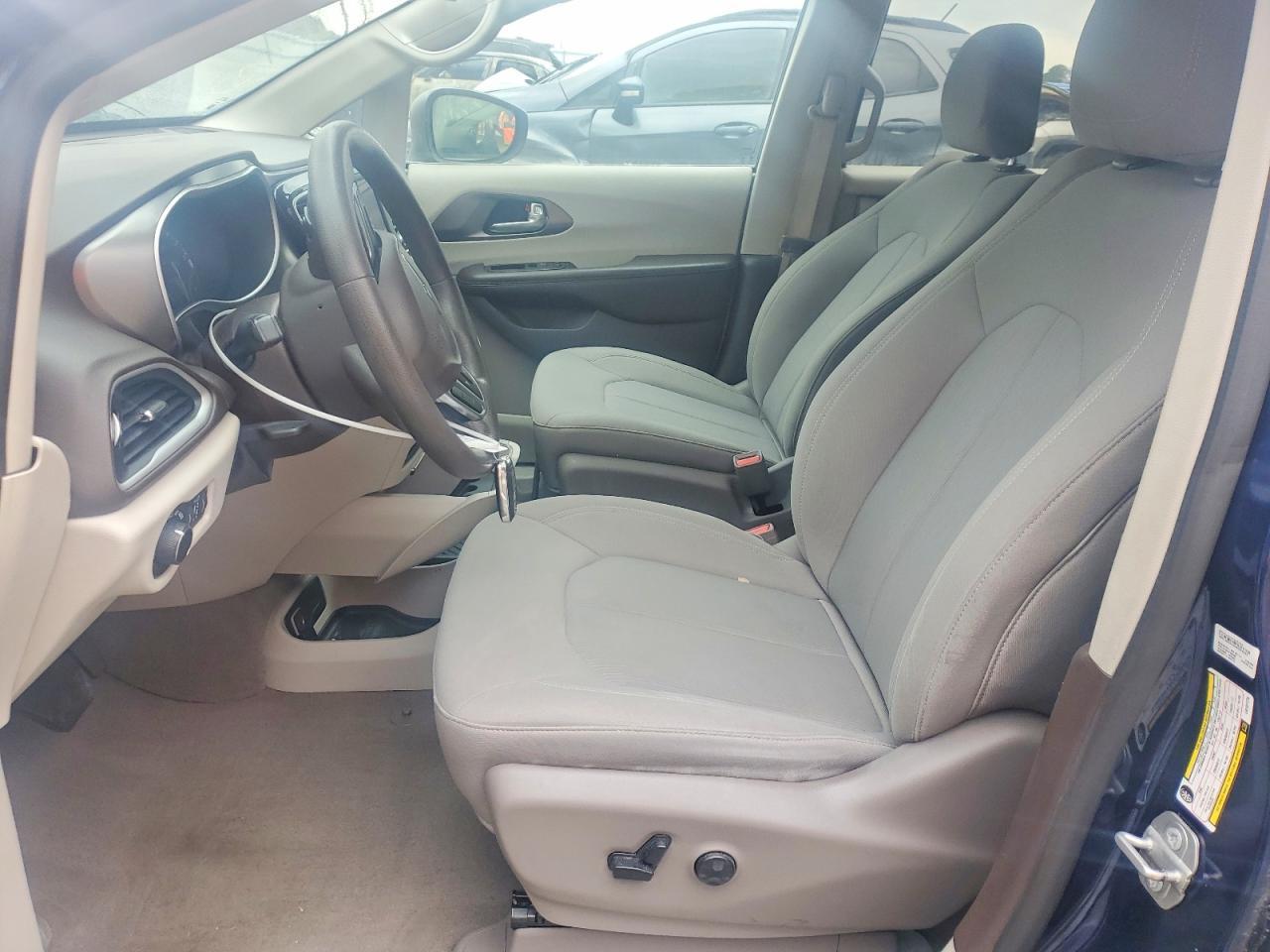 2020 Chrysler Voyager Lx - Image 7