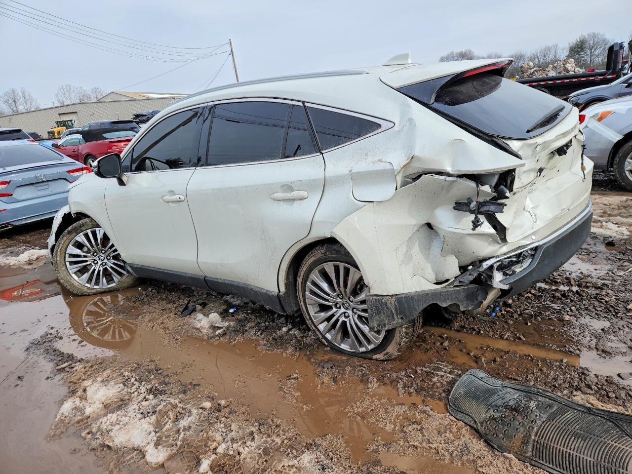 2022 Toyota Venza Xle - Image 2