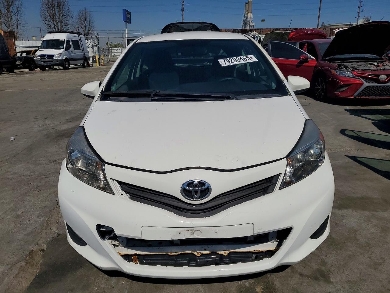 2012 Toyota Yaris 3-Door Le - Фото 5