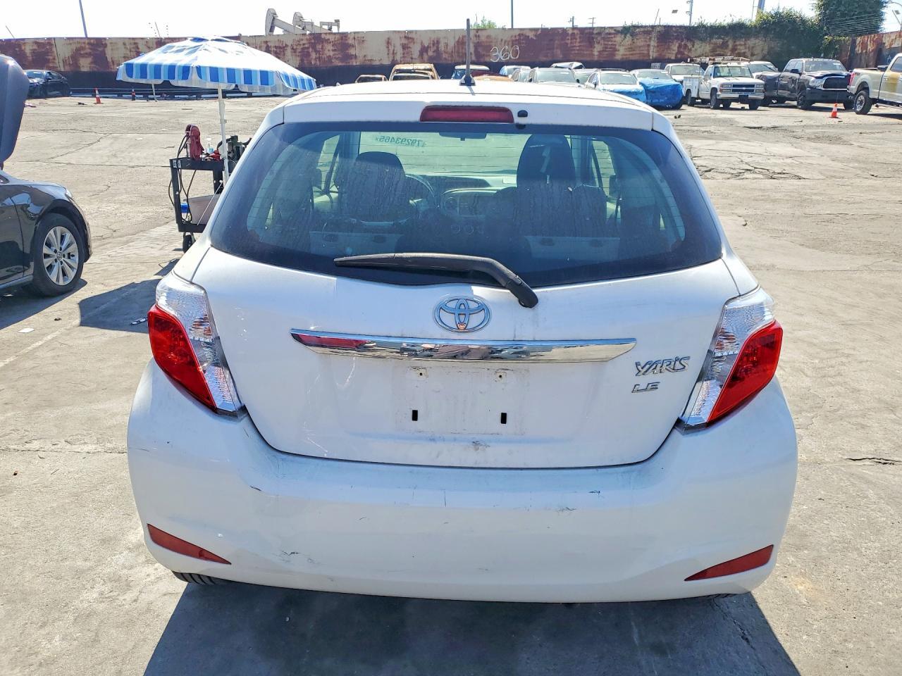 2012 Toyota Yaris 3-Door Le - Фото 6
