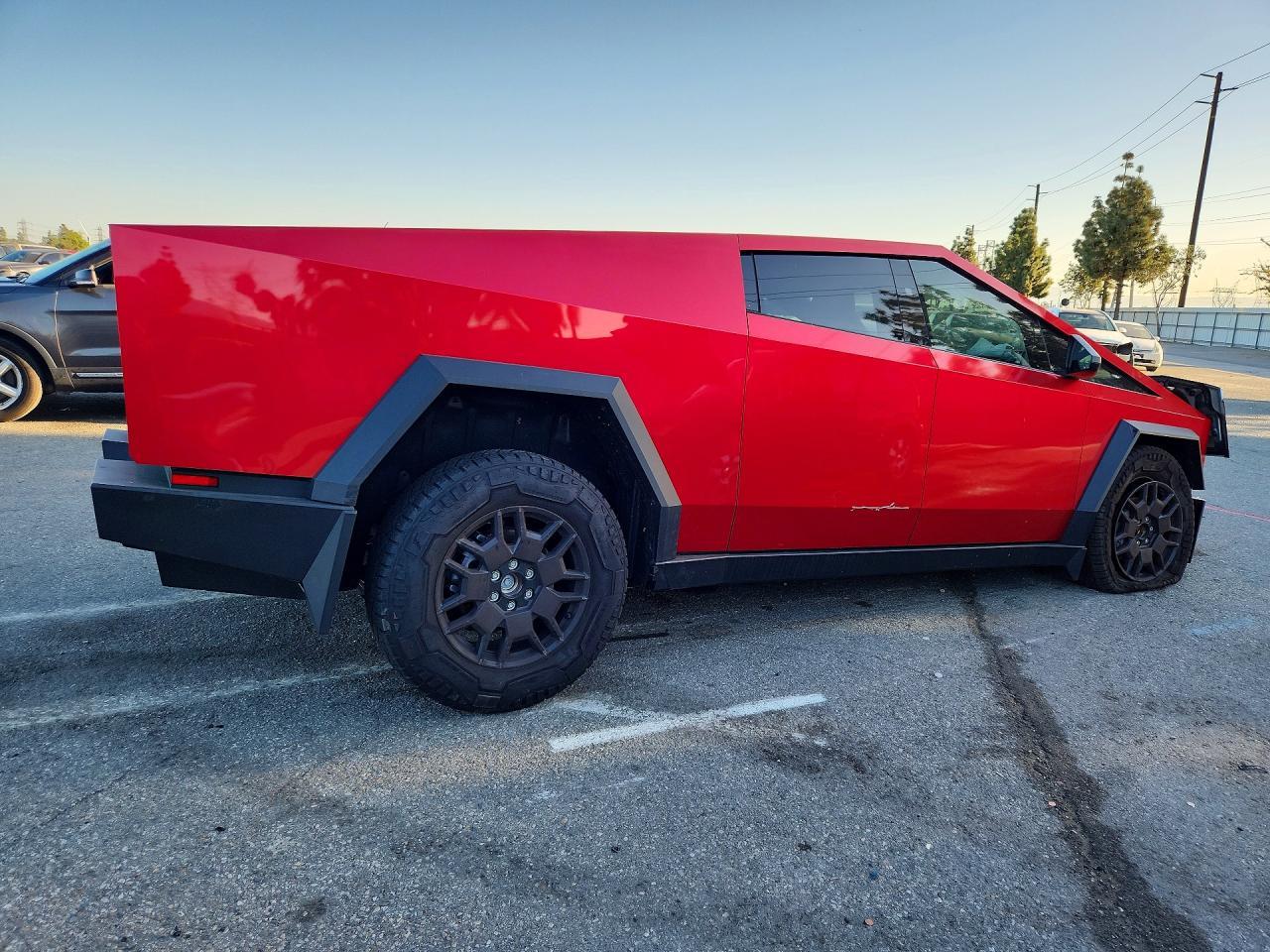 2025 Tesla Cybertruck - Фото 3