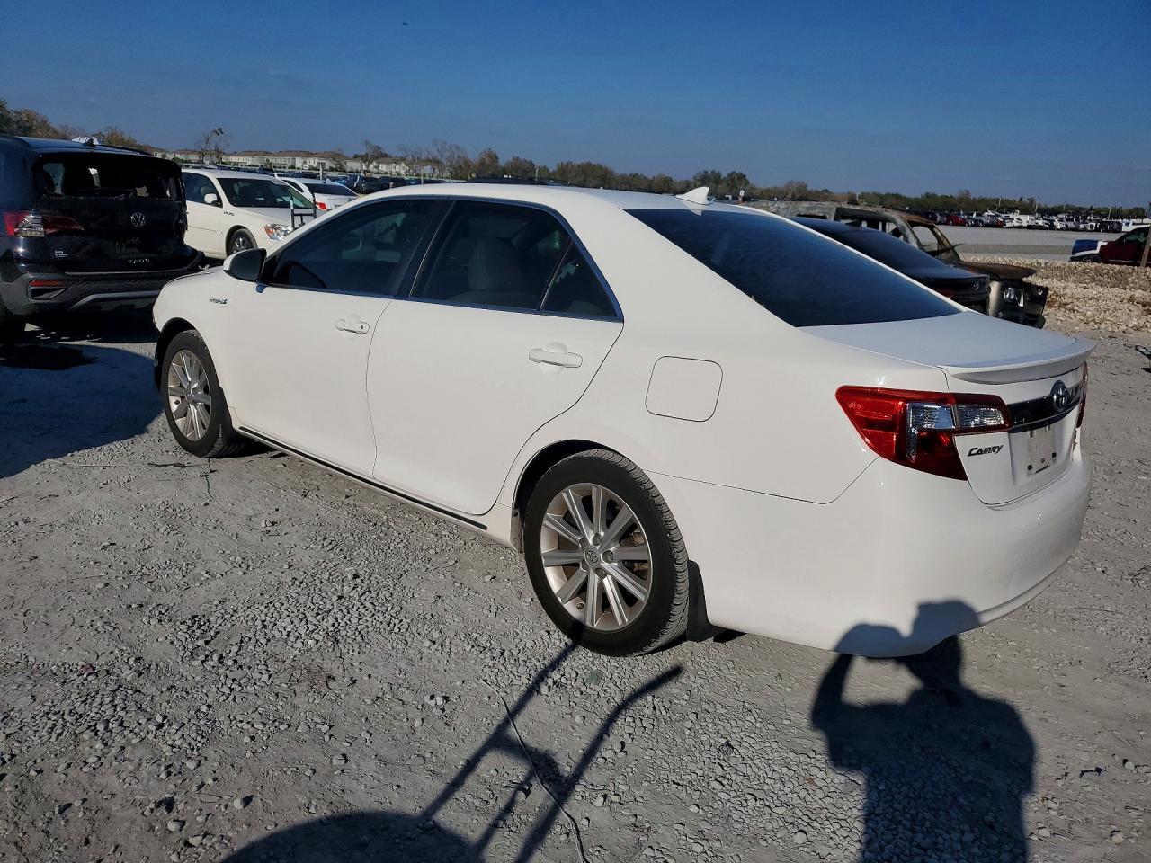 2014 Toyota Camry Hybrid - Фото 2