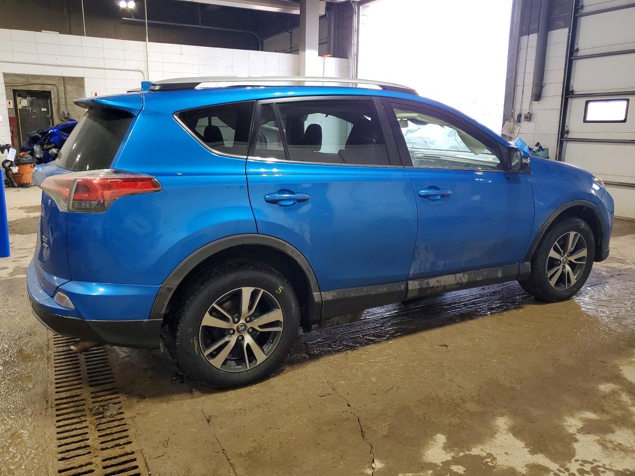 2017 Toyota Rav4 Xle - Image 3