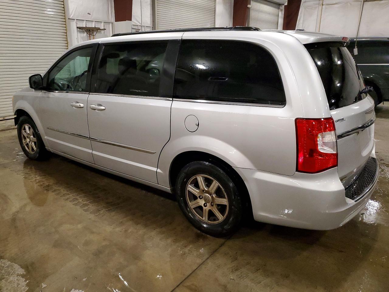 2012 Chrysler Town & Country Touring - Image 2