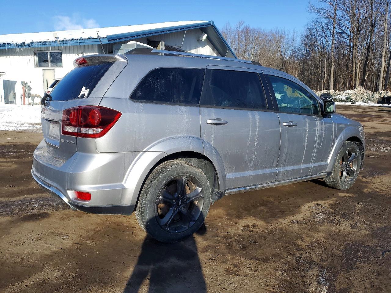 2018 Dodge Journey Crossroad - Image 3