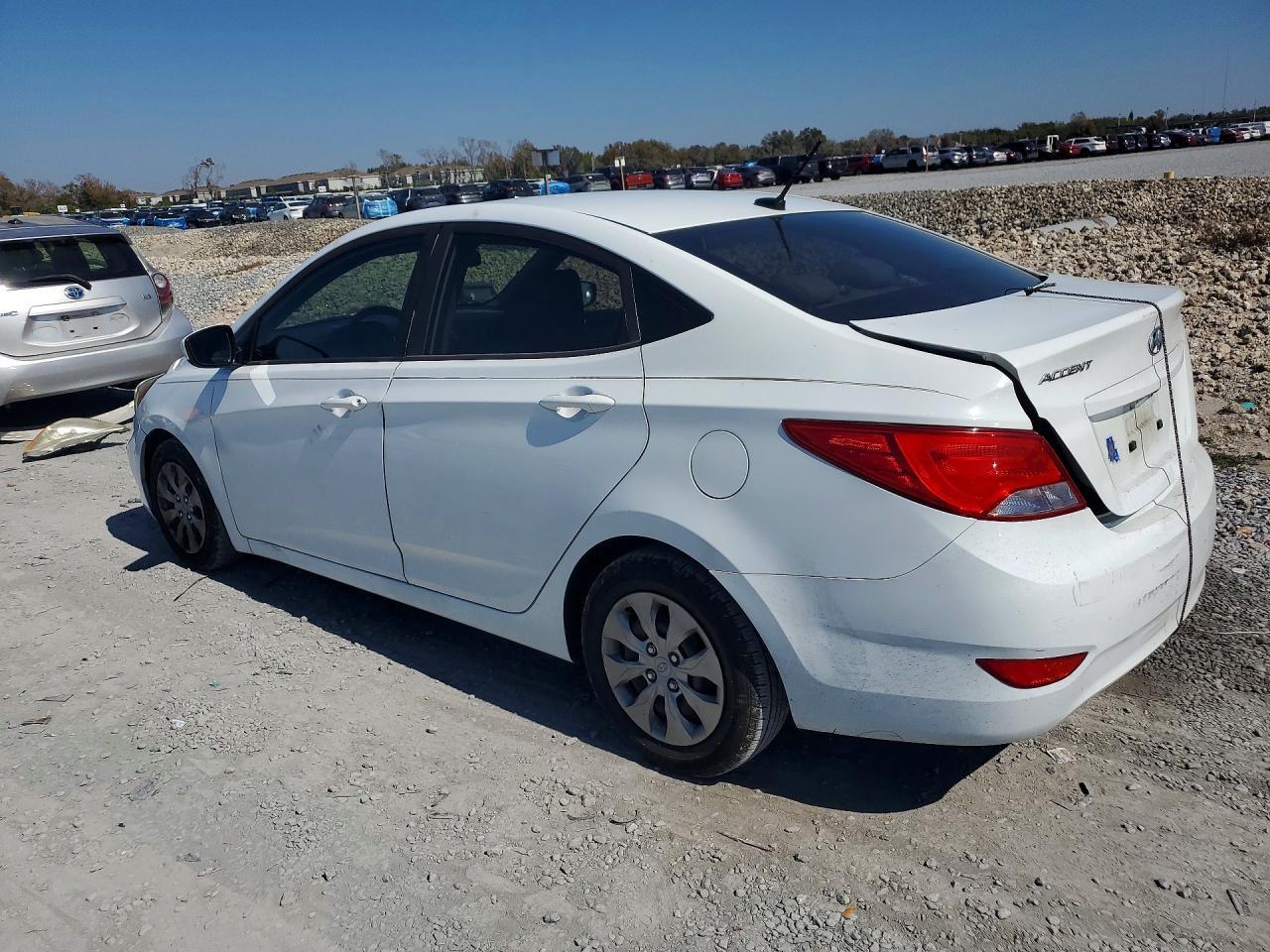 2016 Hyundai Accent Se - Фото 2