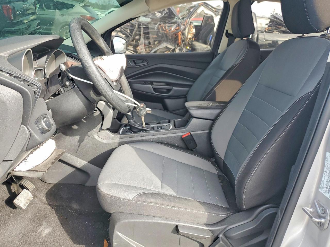 2019 Ford Escape S - Фото 7