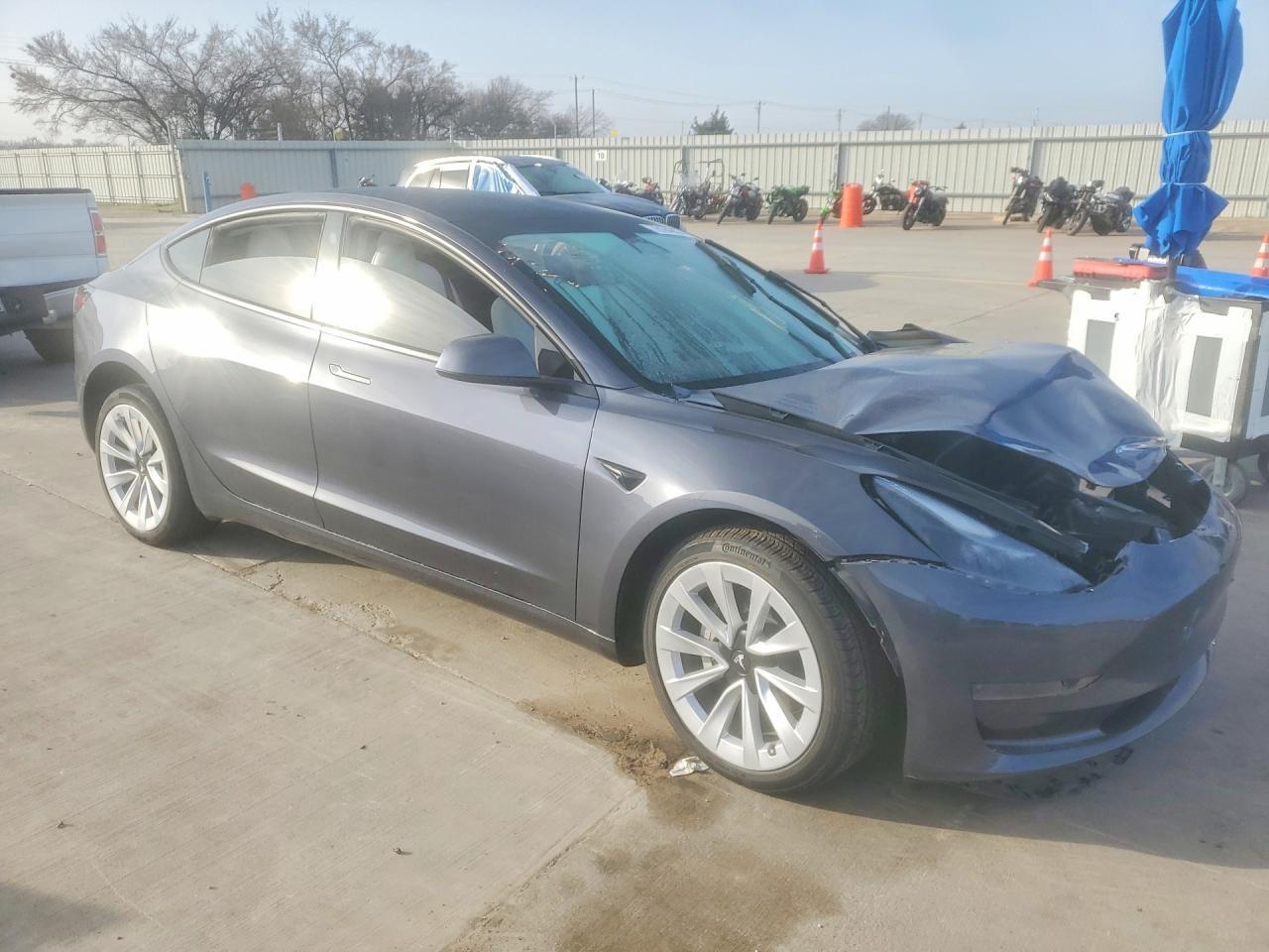 2023 Tesla Model 3 - Image 4