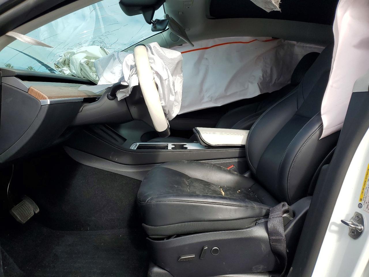 2025 Tesla Model Y - Image 7
