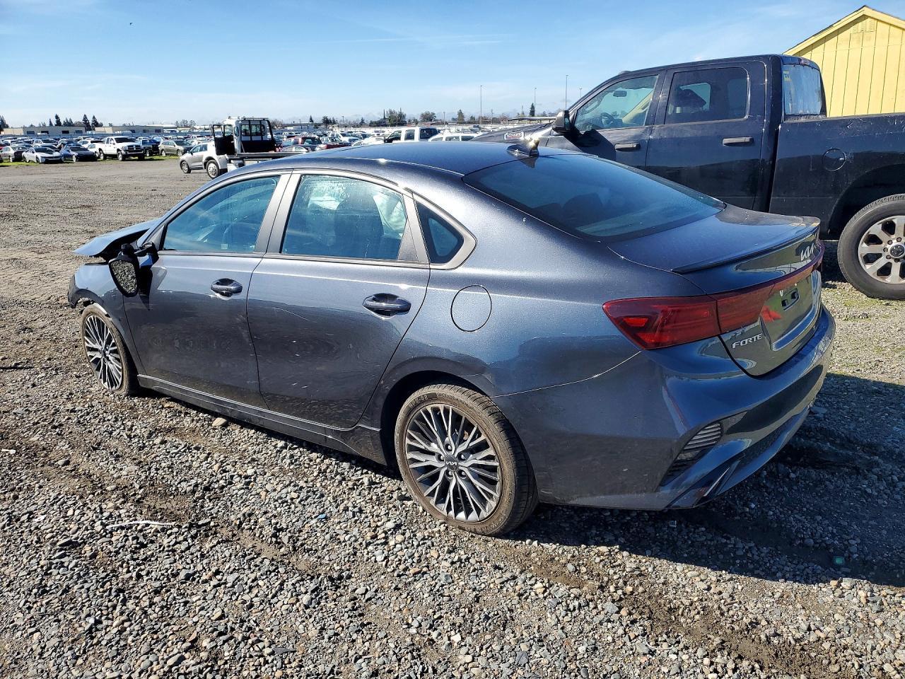 2023 Kia Forte Gt Line - Image 2