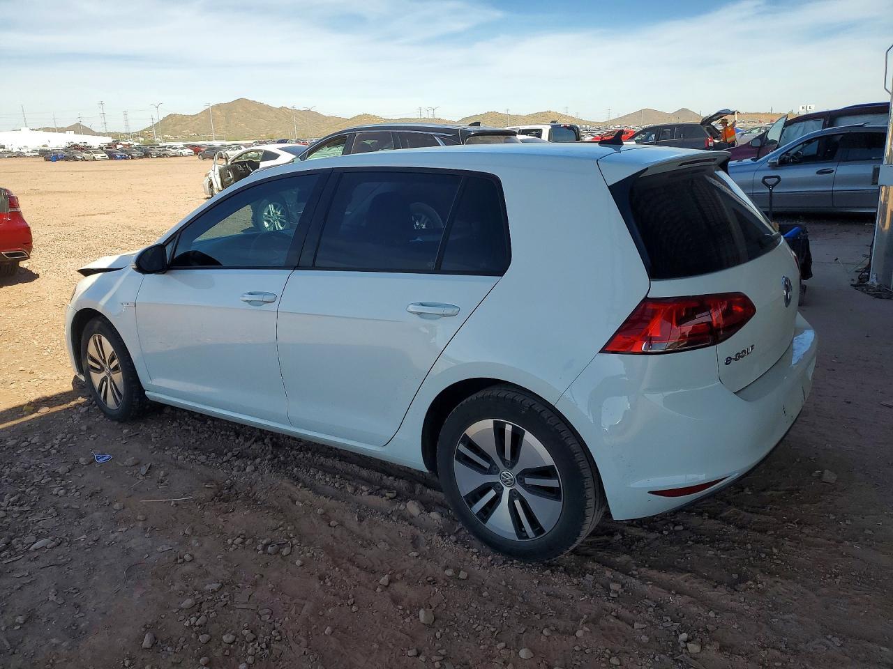 2016 Volkswagen E-Golf Se - Фото 2