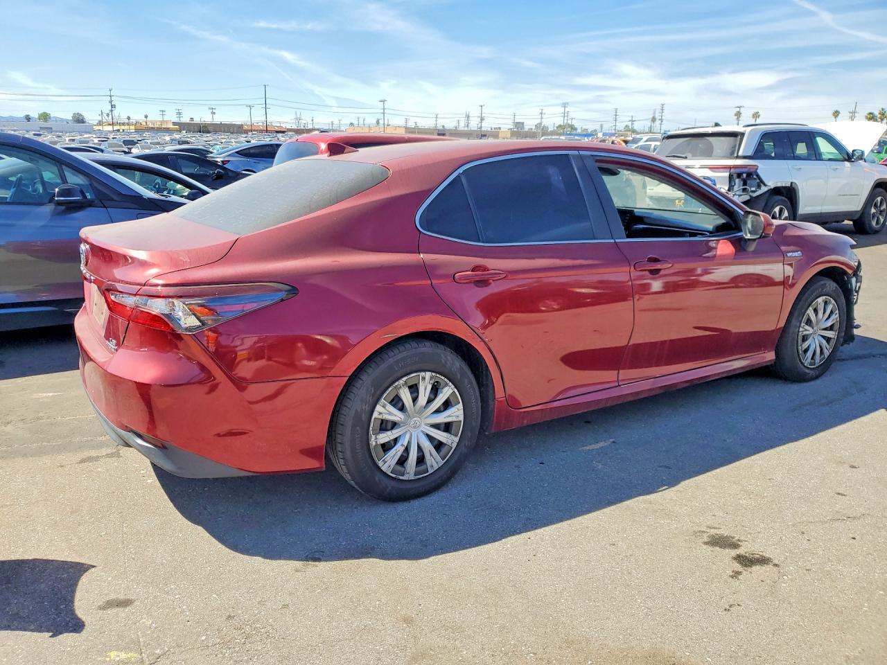 2021 Toyota Camry Hybrid Le - Image 3