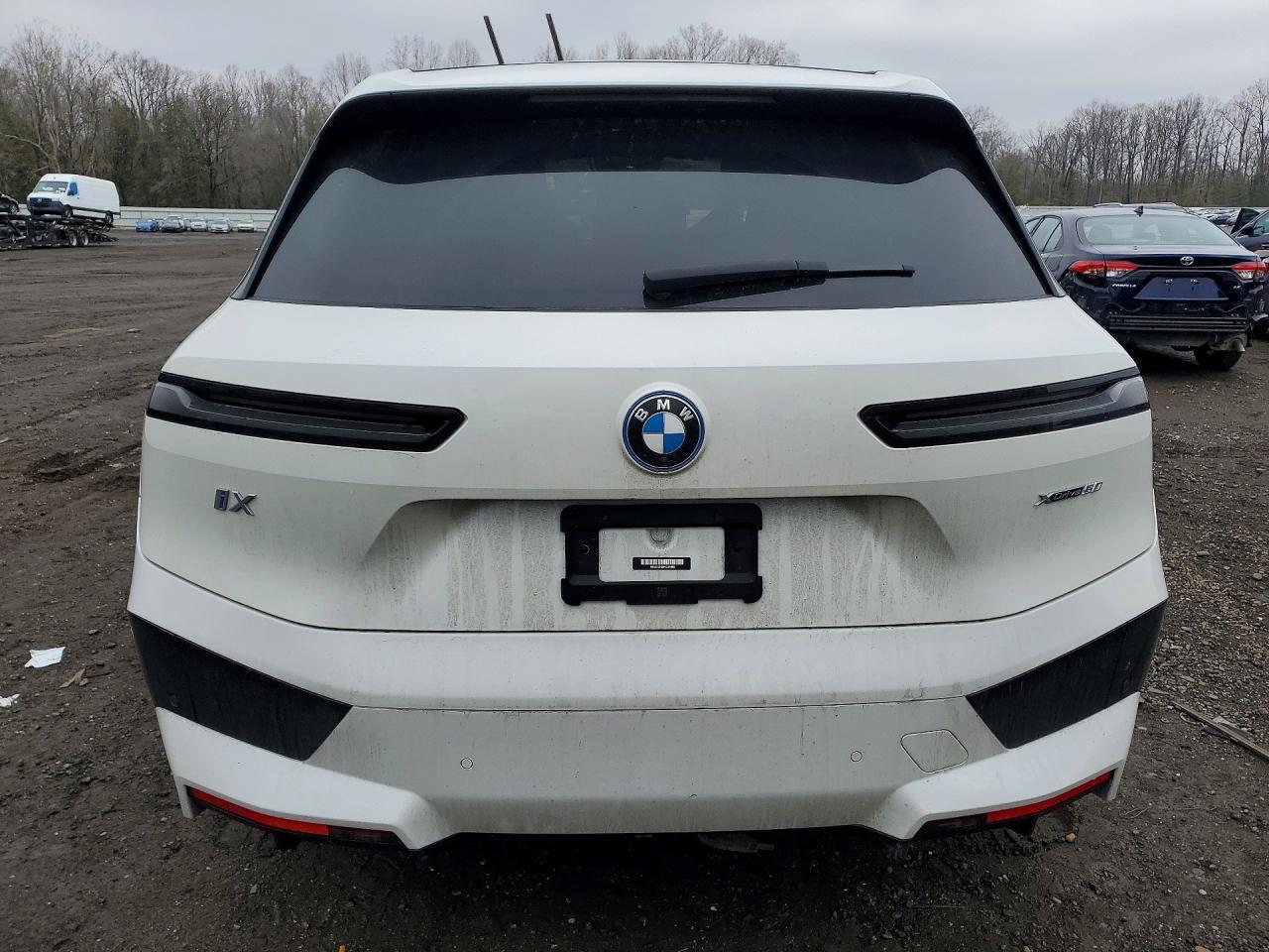 2023 BMW Ix xDrive50 - Image 6