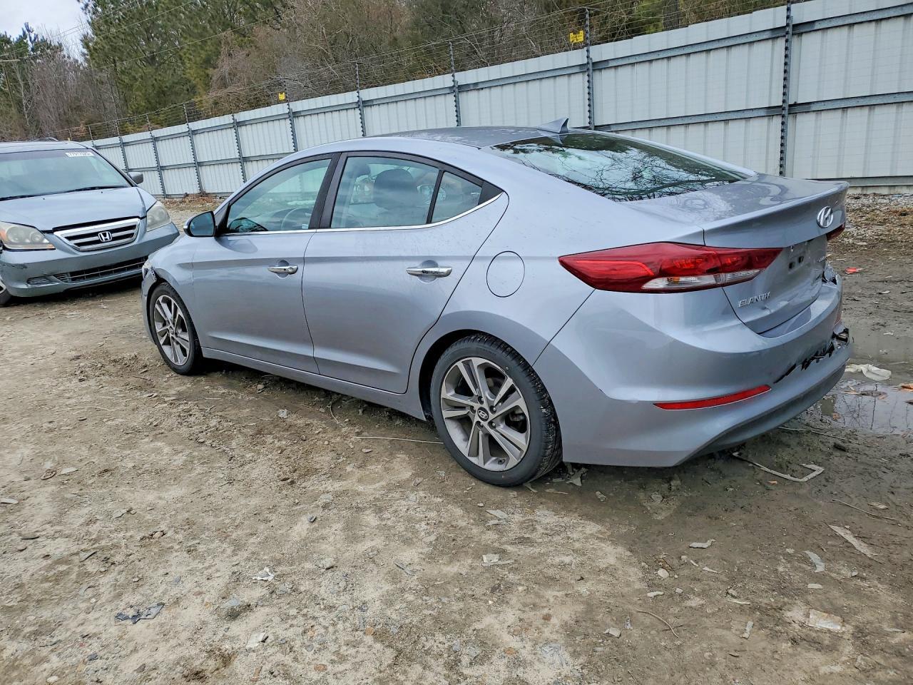 2017 Hyundai Elantra - Фото 2