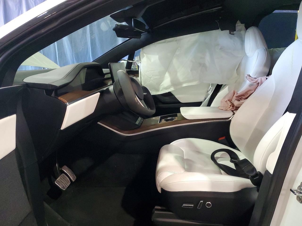2023 Tesla Model X - Image 7