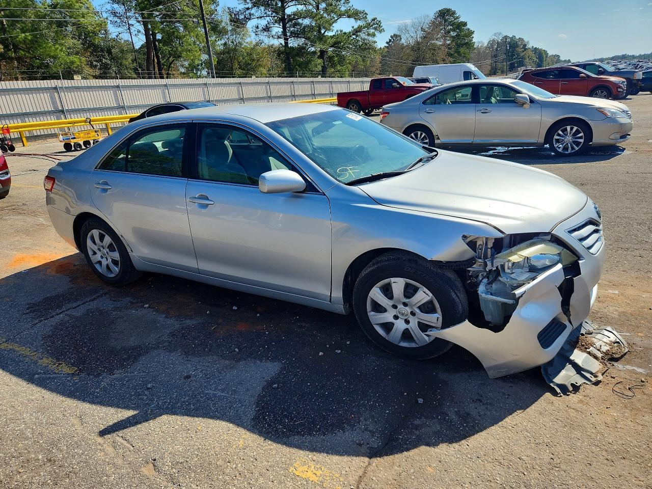 2011 Toyota Camry Le - Image 4