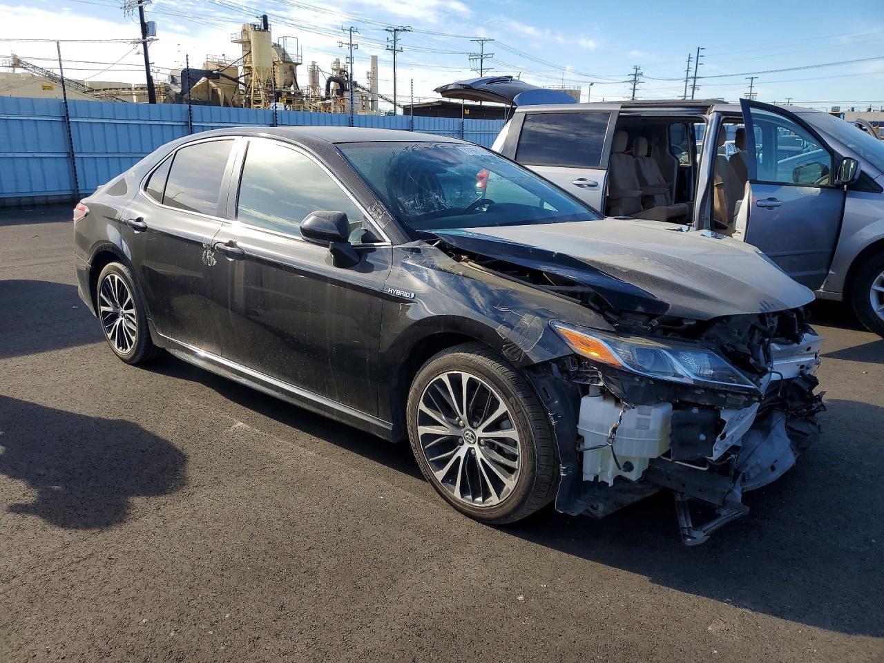 2019 Toyota Camry Hybrid - Image 4