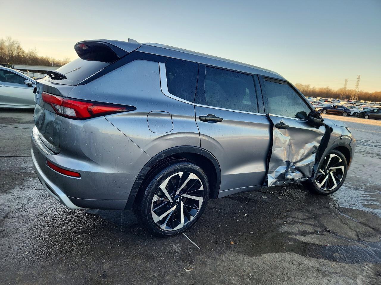 2022 Mitsubishi Outlander Sel - Image 3