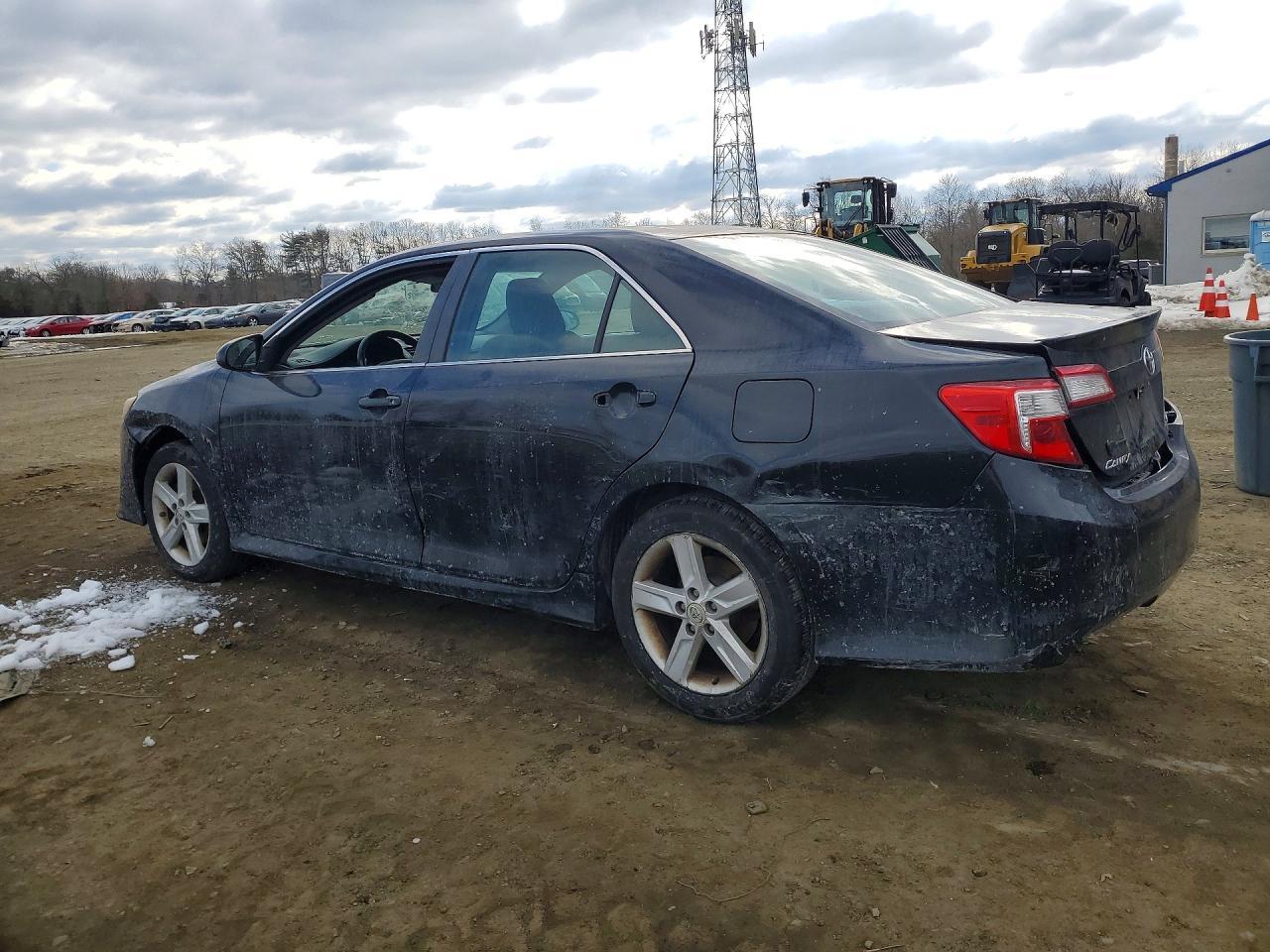 2013 Toyota Camry L - Image 2