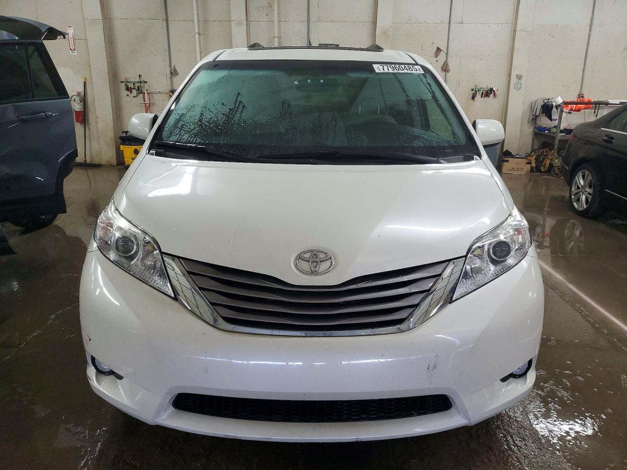 2017 Toyota Sienna Xle - Image 5