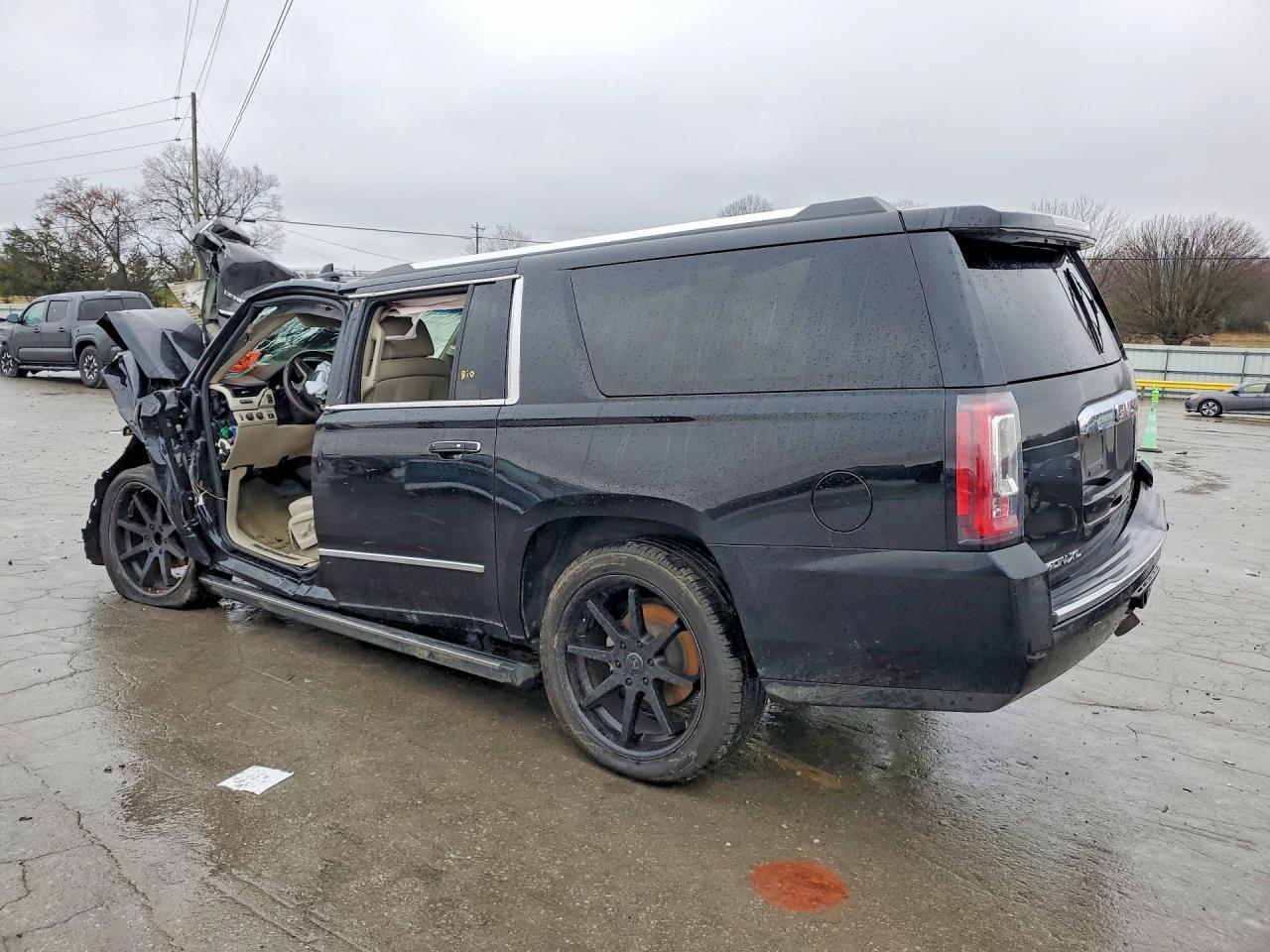 2016 GMC Yukon Xl Denali - Image 2