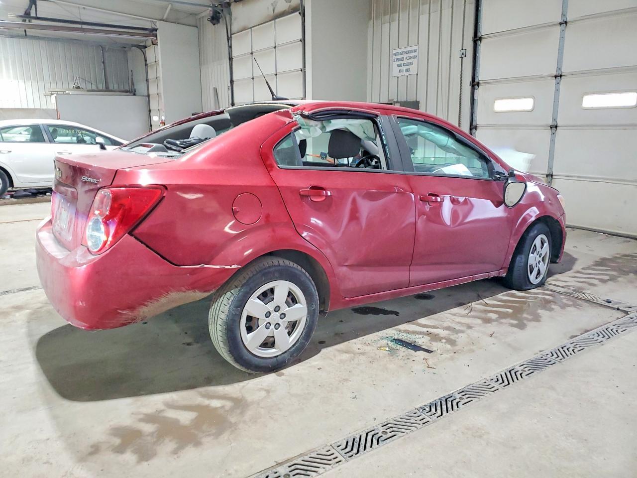 2013 Chevrolet Sonic Ls - Image 3