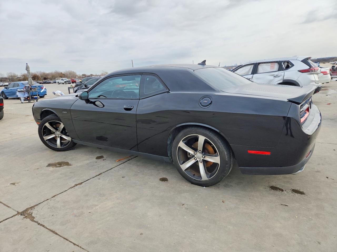 2016 Dodge Challenger R - Image 2