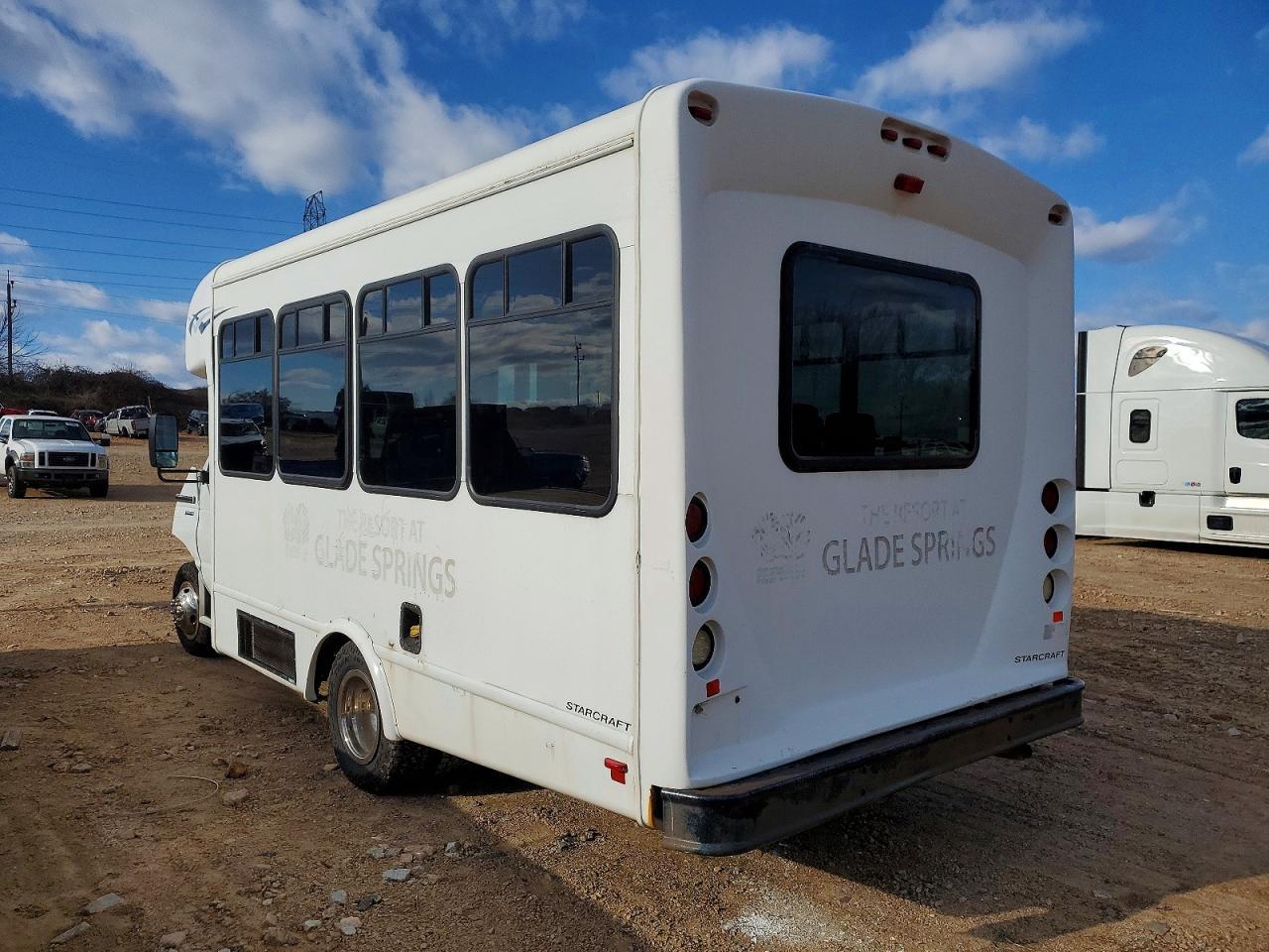 2015 Ford Econoline E350 Super Duty Cutaway Van - Image 3