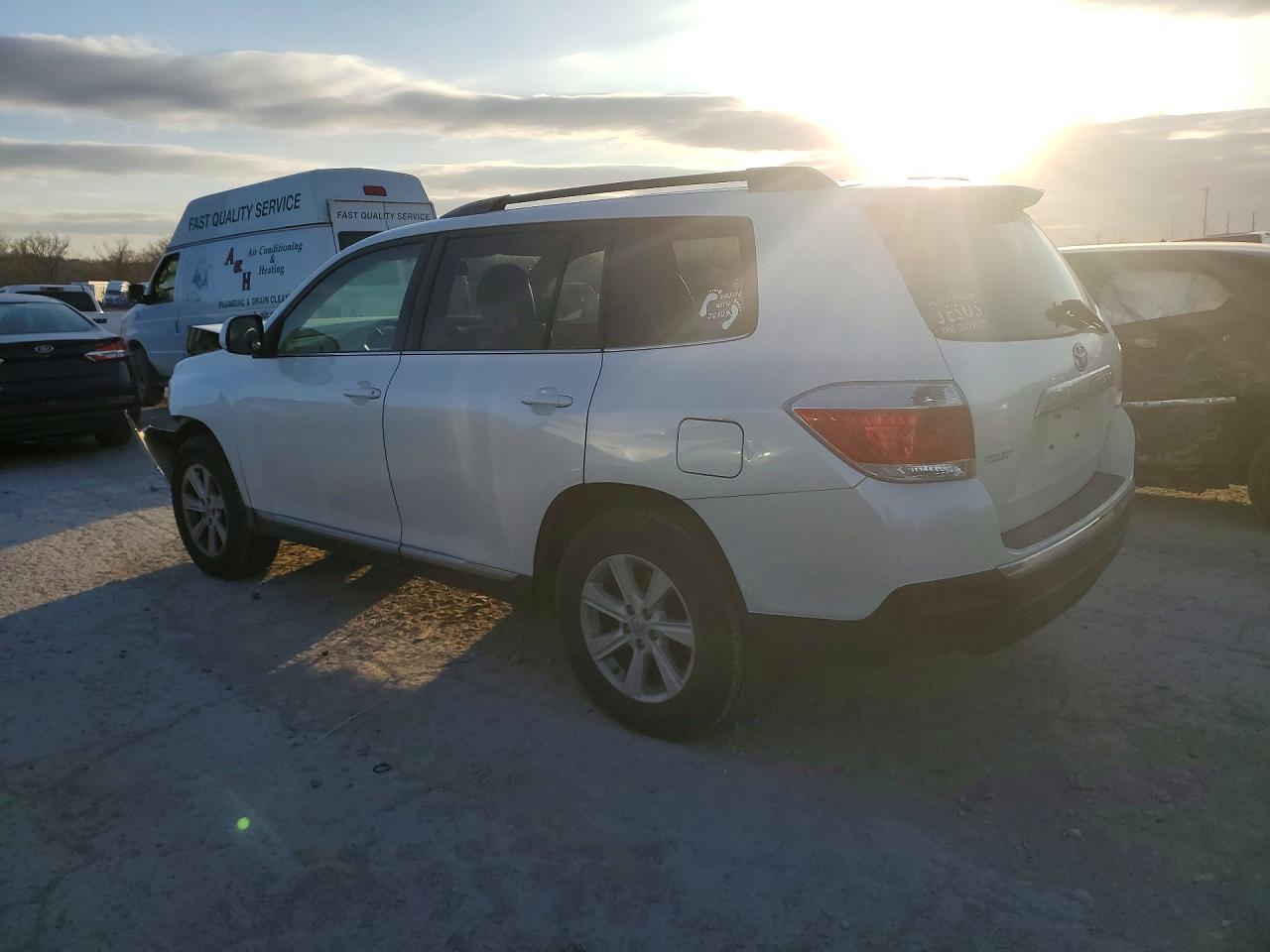 2013 Toyota Highlander Base - Image 2