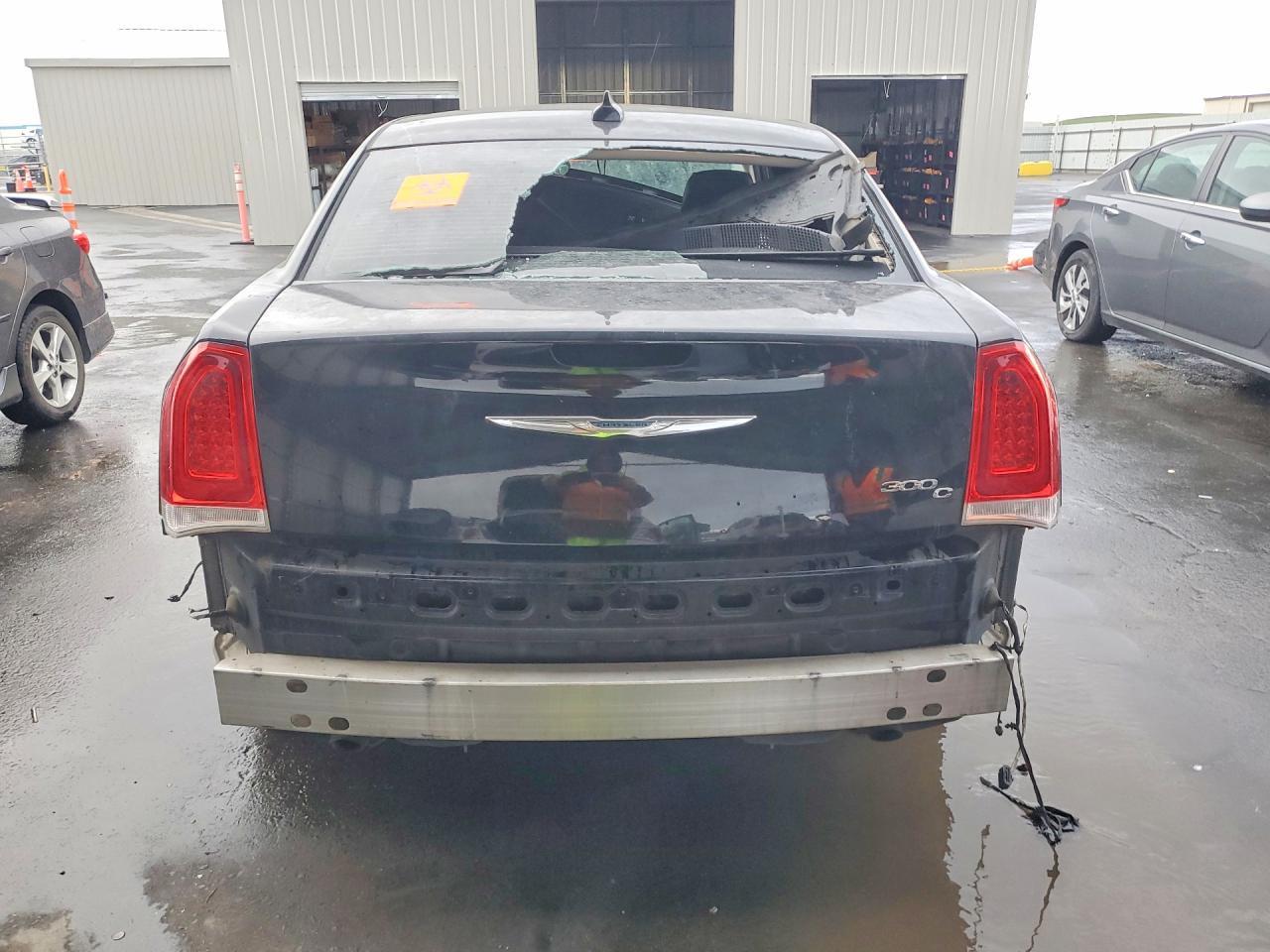 2016 Chrysler 300C - Image 6