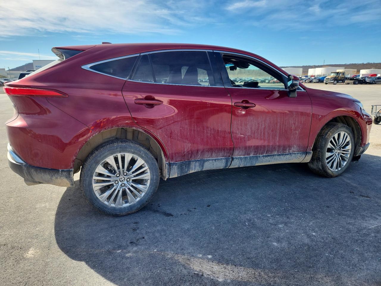 2023 Toyota Venza Le - Image 3