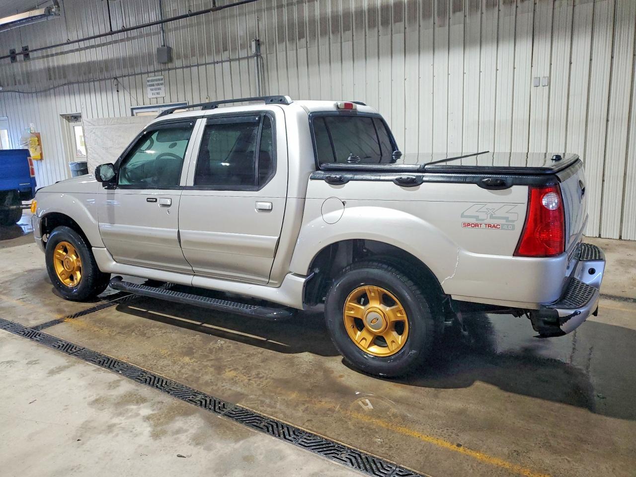 2004 Ford Explorer Sport Trac - Фото 2