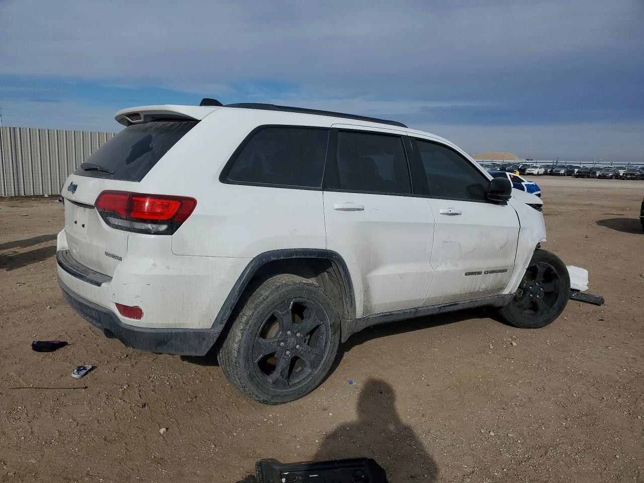 2018 Jeep Grand Cherokee Laredo - Image 3