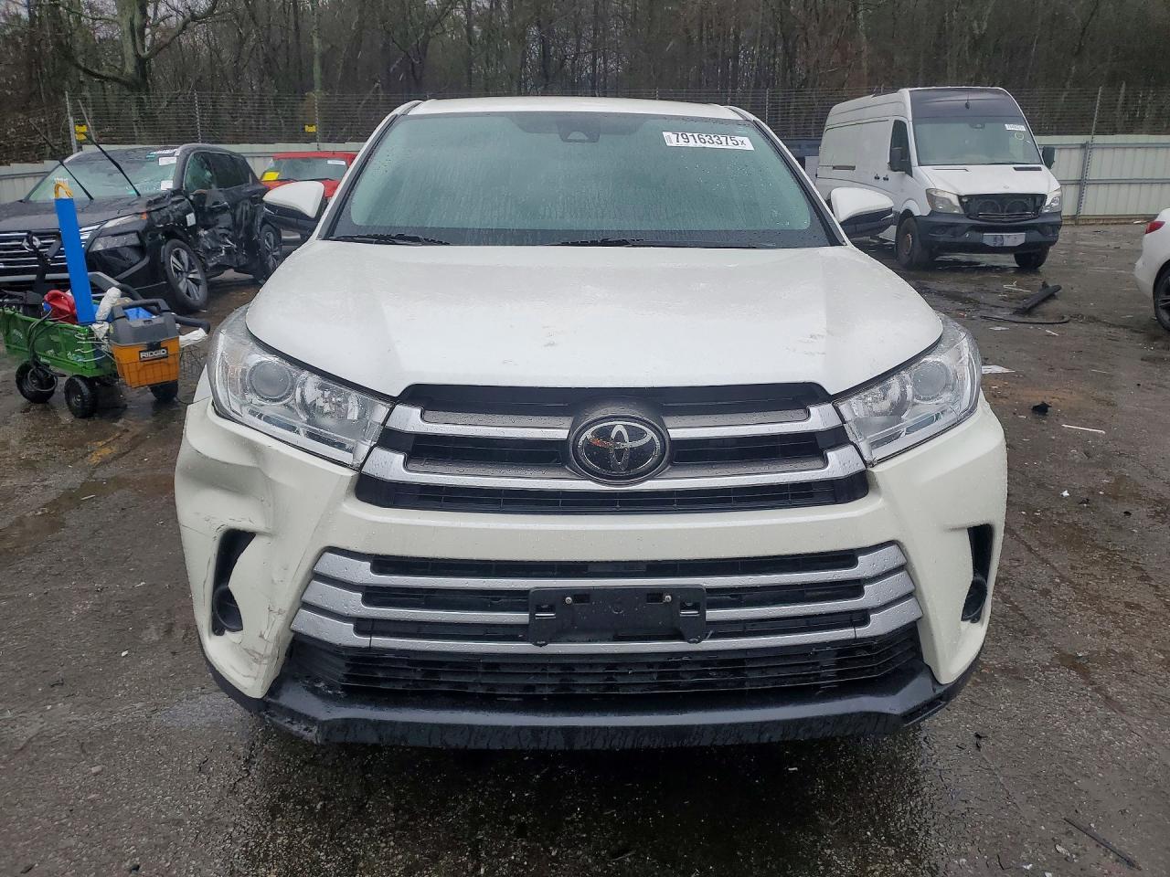 2017 Toyota Highlander Le - Image 5